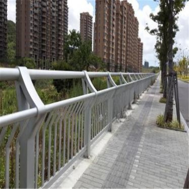 定制加工不銹鋼廠家定制 生產不銹鋼道路防護護欄 304景觀護欄