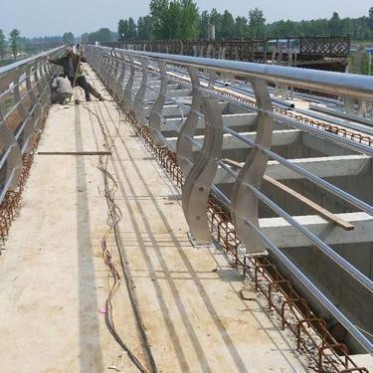 生產加工304不銹鋼景觀橋梁欄桿 201不銹鋼碳素鋼復合管 不銹鋼護欄立柱